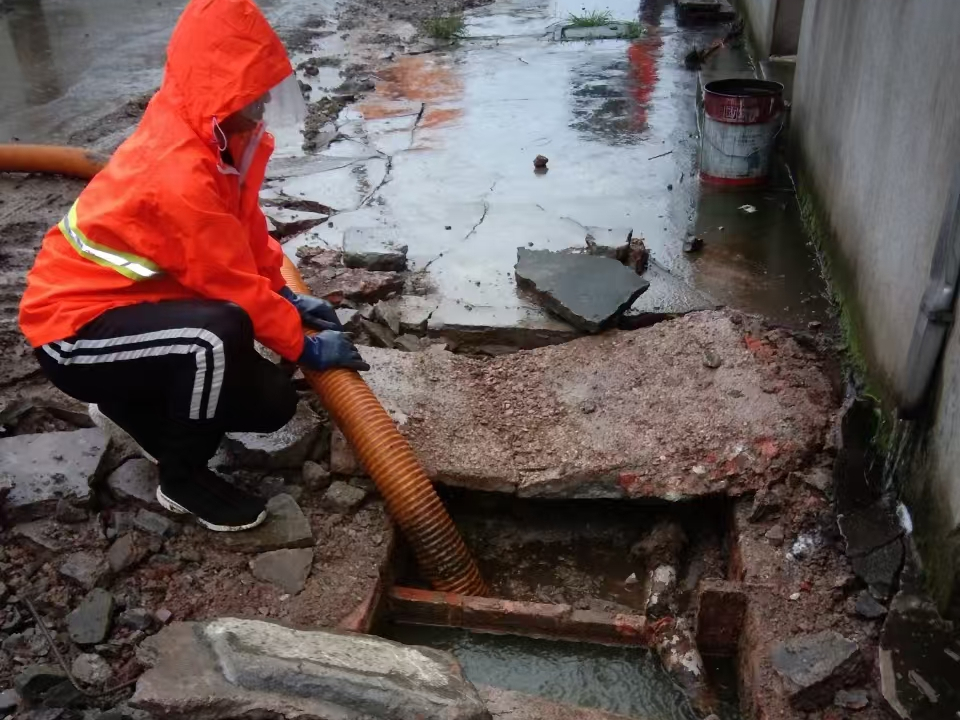 平遥专业清理污水池 炜誉市政以规范流程守护城市 “肠道”