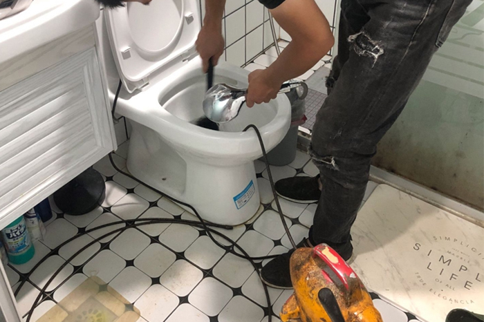 平遥马桶堵塞自己疏通还是找师傅?专业上门服务让你省时更省心